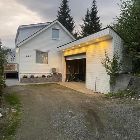 Et Fint Og Stort Enebolig Sentralt I Voss! Villa Exterior foto