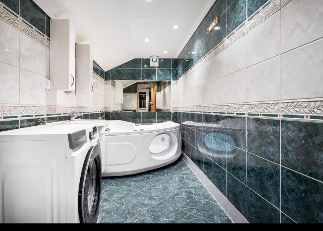 Et Fint Og Stort Enebolig Sentralt I Voss! Villa Exterior foto